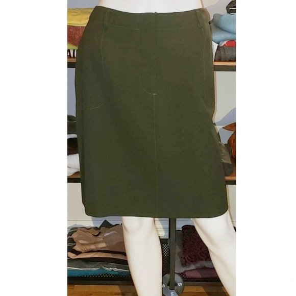 NWT "MADE IN CANADA"  green pocket skirt size 8 medium - Picture 2 of 14